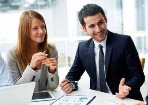 淺析翻譯公司在同聲傳譯服務中的角色和功能定位